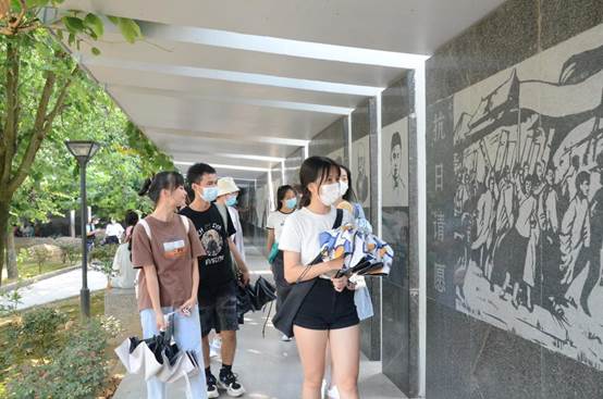 伟德bevictor中文版员工第二党支部组织参观浙大西迁纪念广场